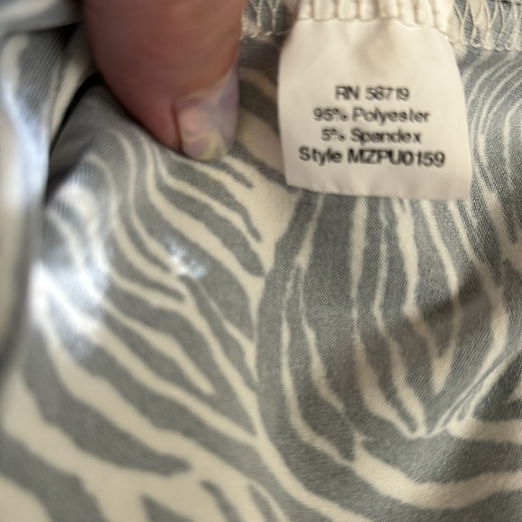 Zebra print v-neck top - Picture 4 of 4